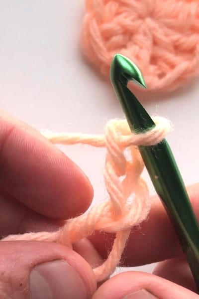 How to crochet a magic circle step by step image