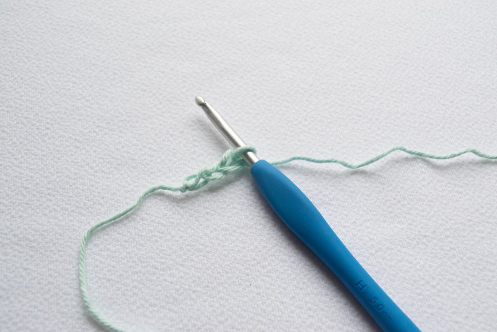 starting a crochet shawl with a few chain stitches