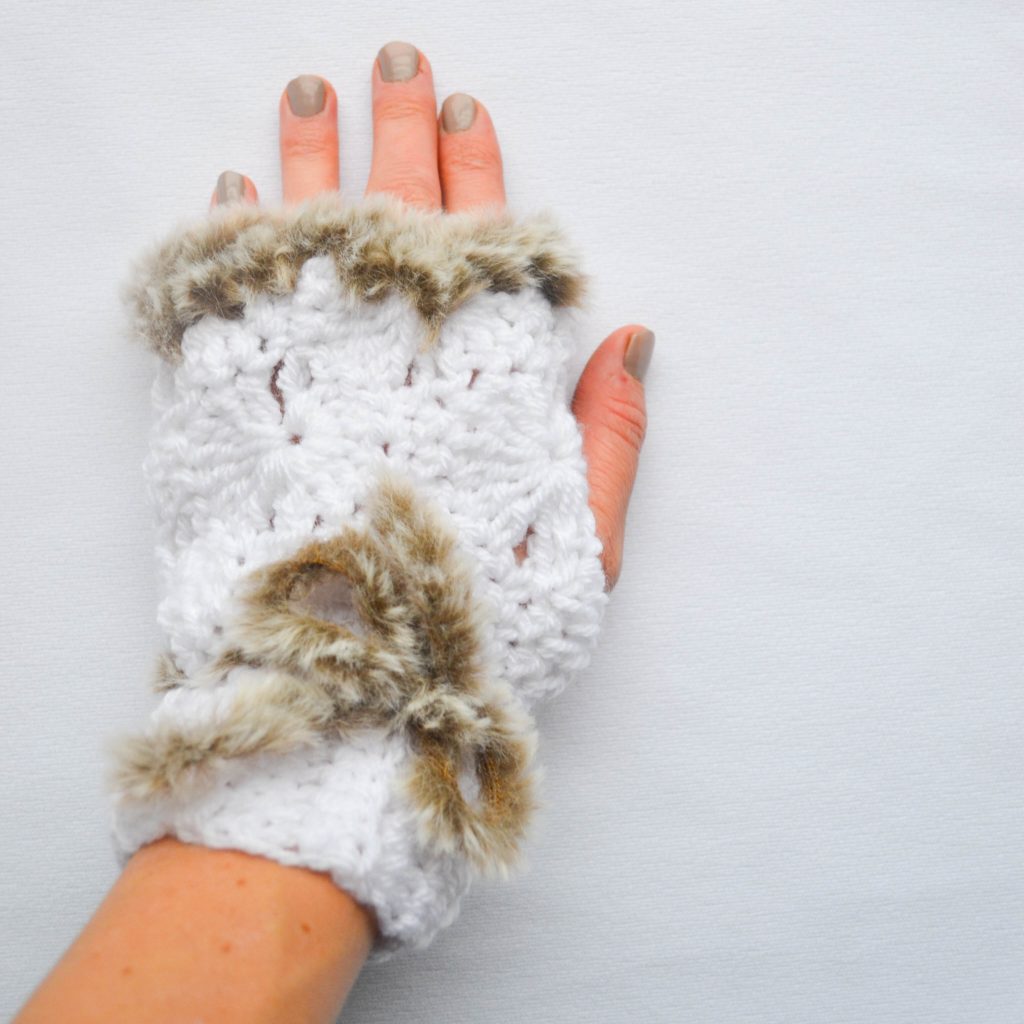 Atelier - fingerless gloves to crochet