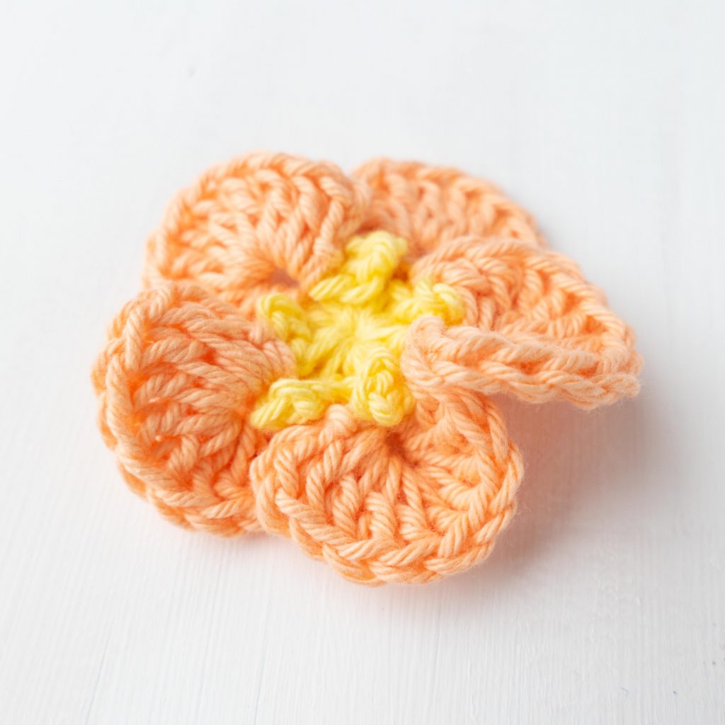 Crochet pattern flower with leaves, flower applique, crochet